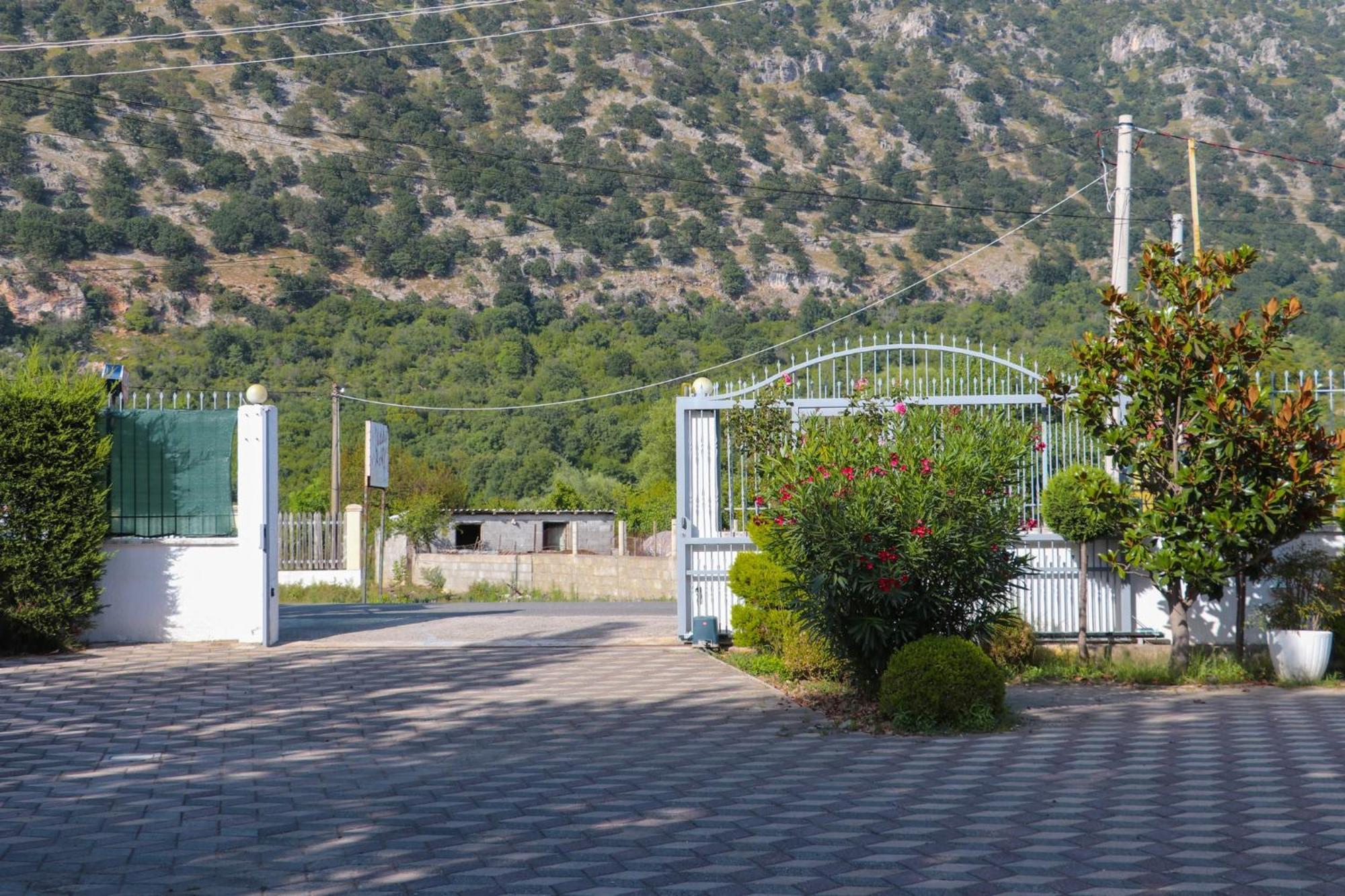 Hotel As Baks-Rrjoll Shkodër Exteriér fotografie